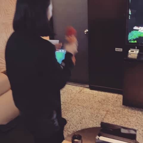 のインスタグラム：「年初五～放飛自我🤣🎤」