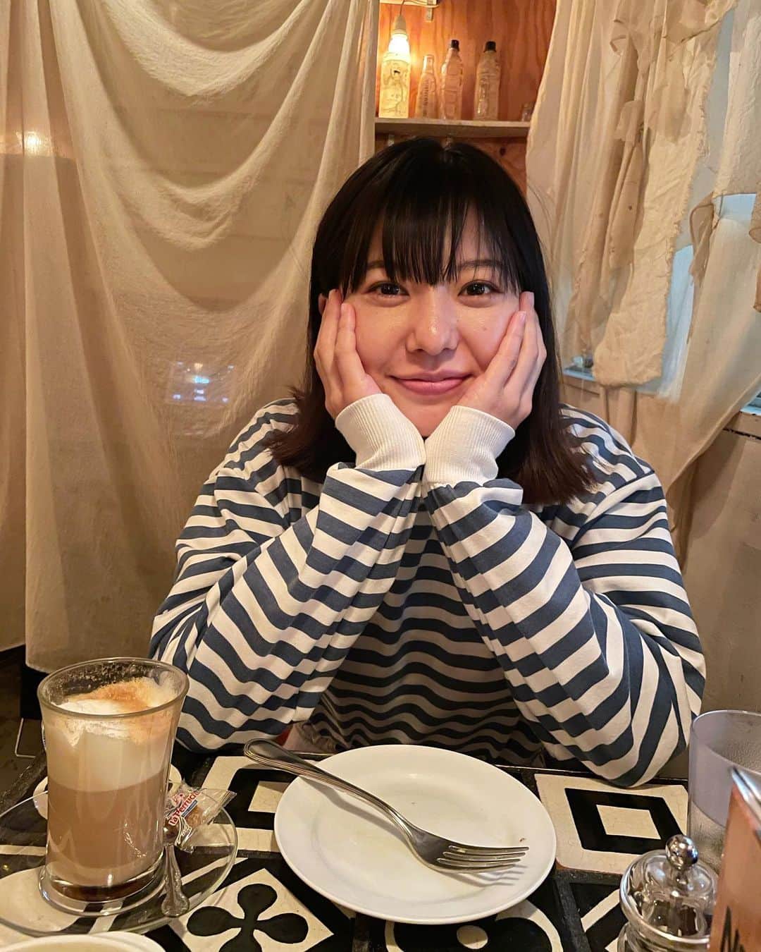 新井郁さんのインスタグラム写真 - (新井郁Instagram)「ごはん待ち🦥🍚」2月16日 23時06分 - araiiku_official