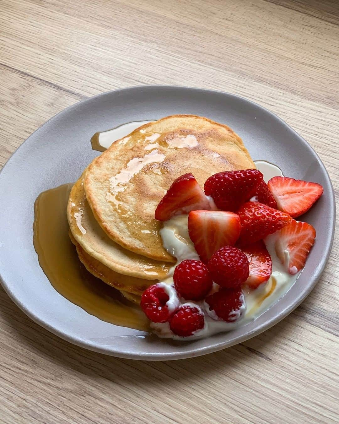 ジェイミー・オリヴァーさんのインスタグラム写真 - (ジェイミー・オリヴァーInstagram)「How are you cooking up pancakes today!? Whether you like them thick and fluffy, crepe style, sweet, savoury, vegan, gluten-free...I have loads of delicious #PancakeDay recipe inspiration over on my website 🥞👉 Link in my bio x」2月16日 23時12分 - jamieoliver