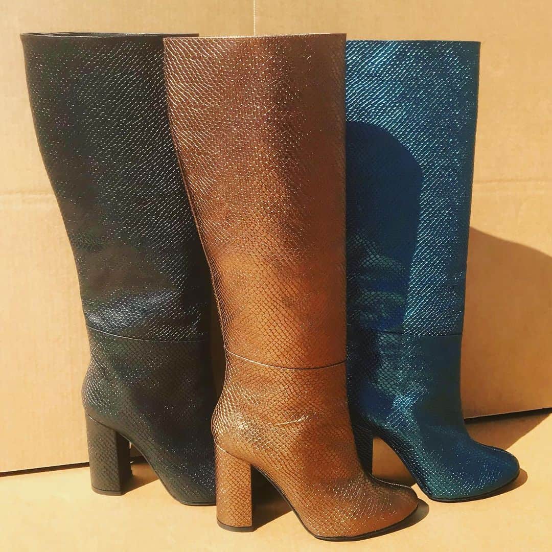 イズロさんのインスタグラム写真 - (イズロInstagram)「#islo #isabellalorusso #isloshoes #shoes #boots #heels #tacchi #stampa #rettile #fashion #style #moda #colore #bestseller #shoppingonline #shoponline #madeinitaly #staytuned #fantasy #bronzo #nero #ottanio #sale #saldi」2月16日 23時15分 - islo_isabellalorusso