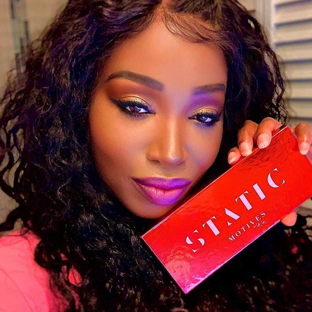 Motives Cosmeticsのインスタグラム：「Bold beauties in STATIC💥 Would you rock any of these looks? Tap the image to shop the Motives for @lala STATIC Palette 🖤」