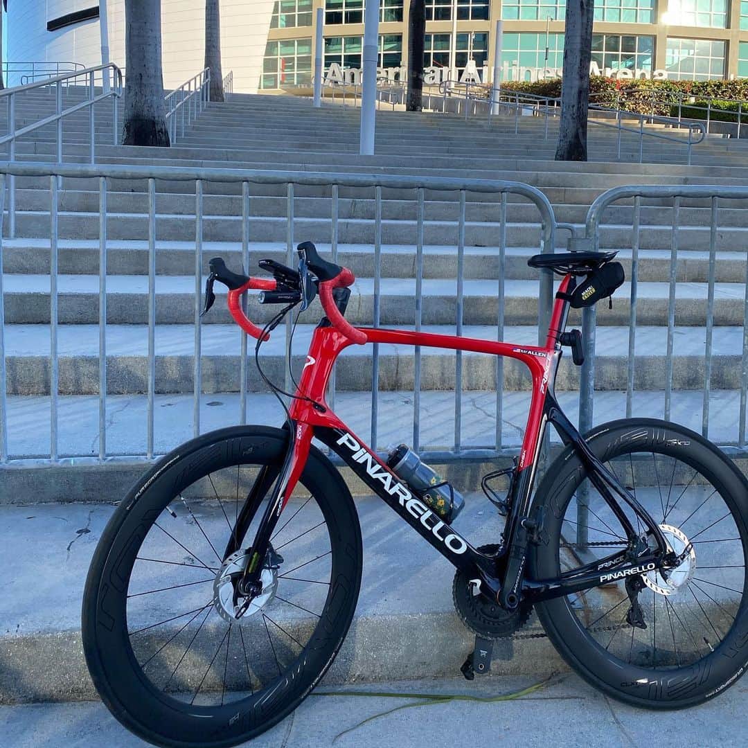 レイ・アレンのインスタグラム：「My #pinarelloprince has been under construction for a few weeks now. I decided to do a little something different with it color wise. It should be done real soon so I can get back out in these streets. @pinarello_us @theautofirm @mackcycleandfitness」