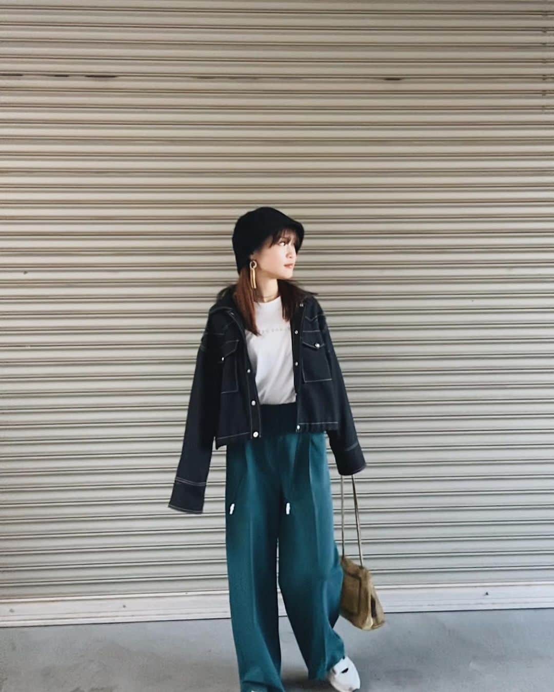 三橋栄香さんのインスタグラム写真 - (三橋栄香Instagram)「珍しくスニーカーだった日の👟🤍 CREOLMEのオーバーサイズなジャケットが着たくて組んでみた💫💫💫 パンツのカラーも好みなんだなぁ🤍」2月16日 23時25分 - mihashi_haruka