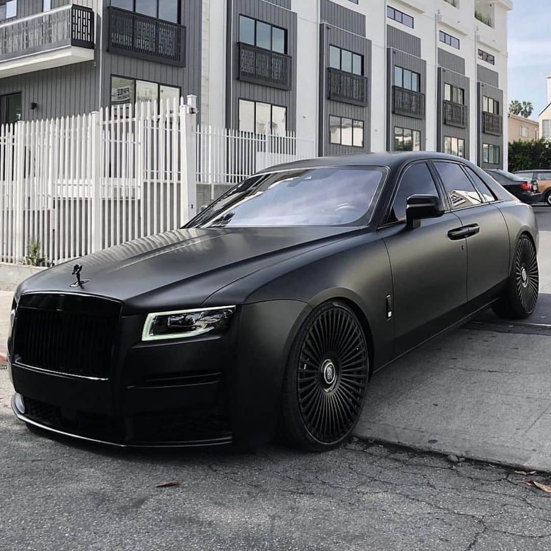 The Luxury Lifestyle Magazineさんのインスタグラム写真 - (The Luxury Lifestyle MagazineInstagram)「Blacked out 2021 Rolls Royce Ghost 👻   What are your thoughts on this spec?   By: @rdbla, @rdbvik, @rdbmano, @luxurylifestyleauto」2月16日 23時25分 - luxurylifestylemagazine