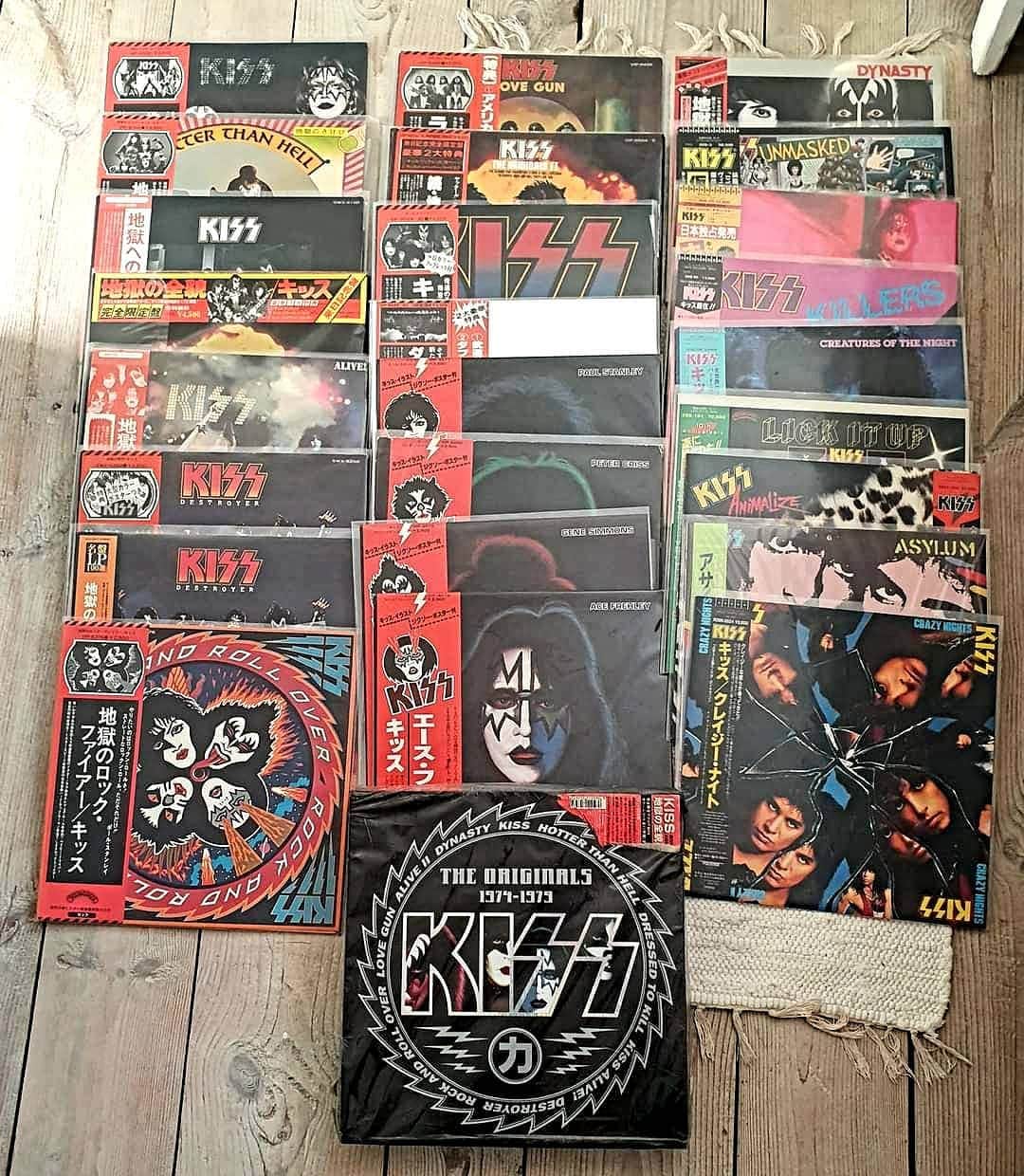 KISSさんのインスタグラム写真 - (KISSInstagram)「#CollectingKISS! Thanks to Lars Hansson for sharing his Japanese #KISS vinyl collection with us. Very cool.  Do you have any Japanese vinyl in your collection, #KISSARMY?」2月17日 10時18分 - kissonline