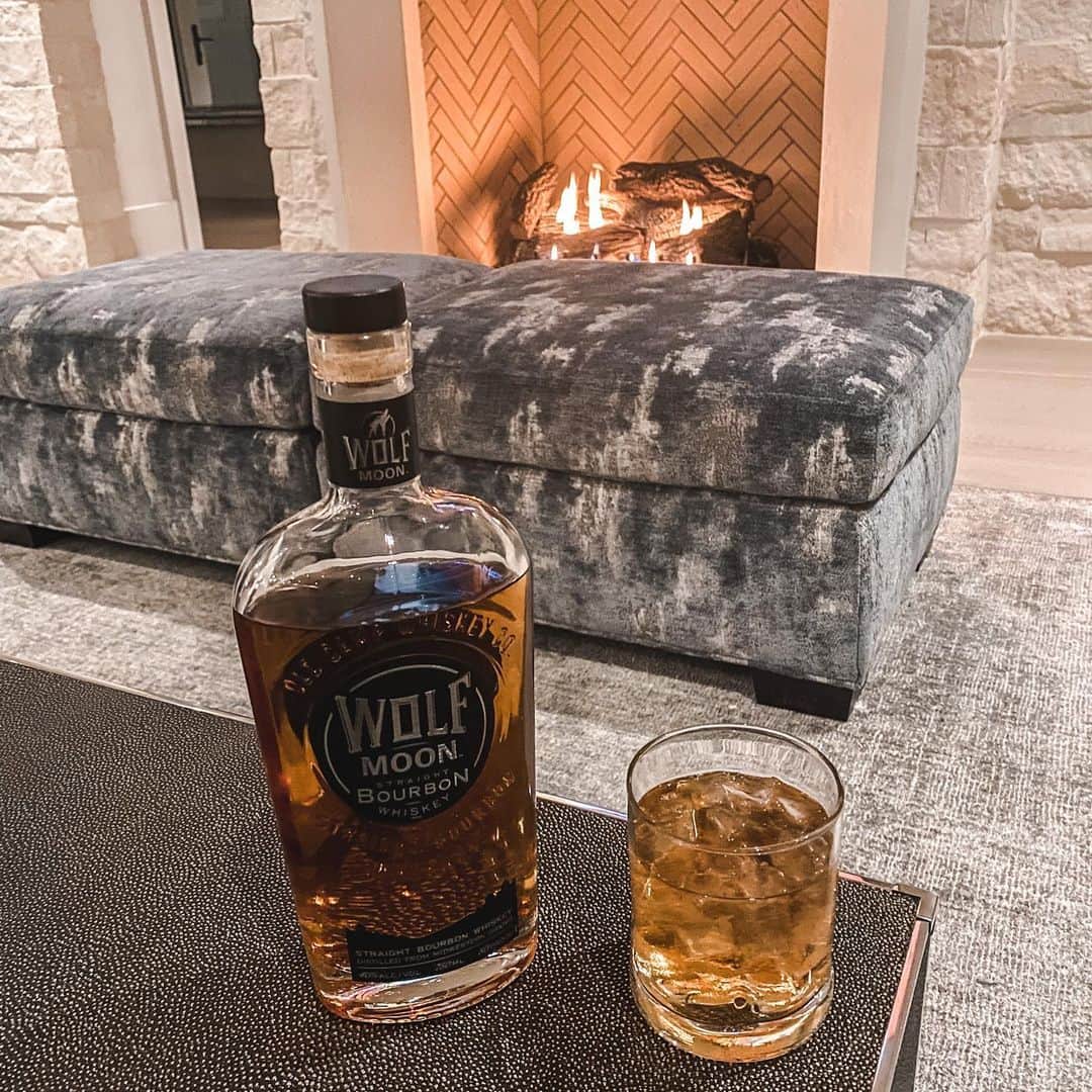 のインスタグラム：「Tuesday night binge watching with my 2 favorites..... @brittanyaldean and @wolfmoonbourbon. 🐺 🌙 🥃」
