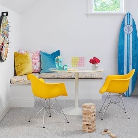 The Oliver Gal Artist Co.のインスタグラム：「Color me wonderful 😍 add a splash of color to any room with our fashionable decorative surfboards! #olivergal⁠ 📷 janebeilesphoto ⁠ @luluhome.alana」