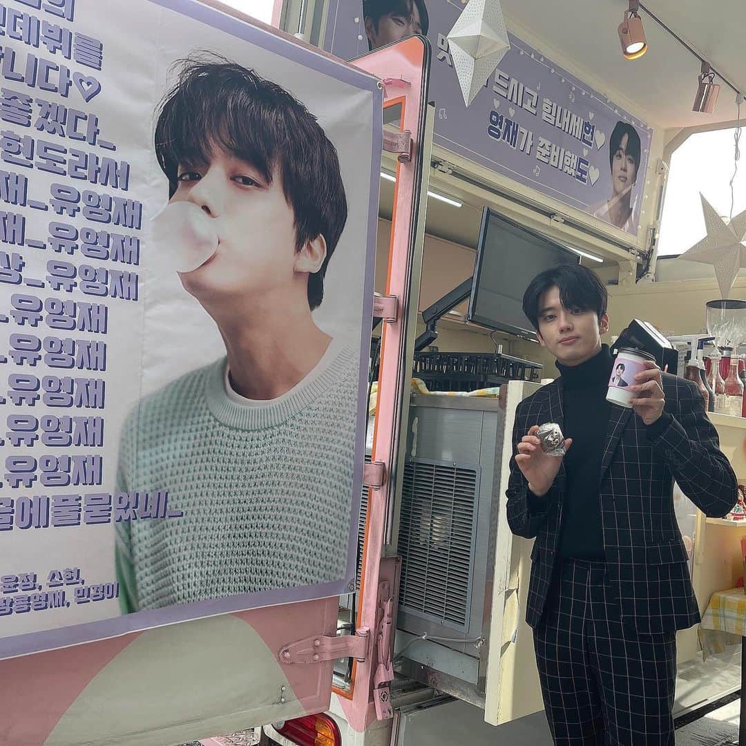 のインスタグラム：「커피차 고맙습니다😊 마지막에 고마움의 선물👏」