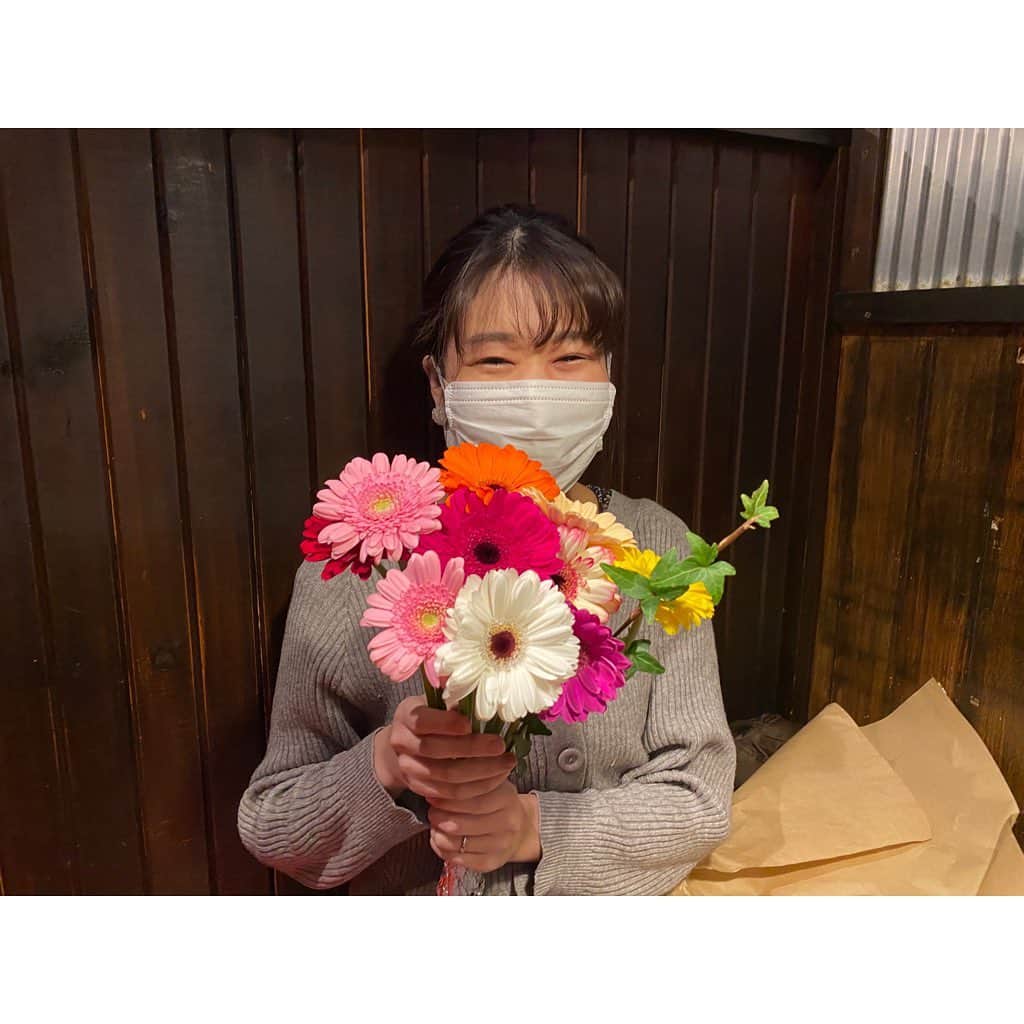 林唯衣さんのインスタグラム写真 - (林唯衣Instagram)「いってらっしゃい、なかし！！！！！ゴーヤパンツとハッピーポンコツな新婚生活を♡♡♡   #今日は玉ねぎをこぼしていた　#谷口と共にポンコツ会東京支部開設　#絶対会いたくない　#とりあえず手作りと見せかけたおわたクッキーより東京の美味しいクッキーを送れ　#マイナスファンってなに？　@smilesmrn @ak503011」2月17日 9時21分 - yui__hayashi