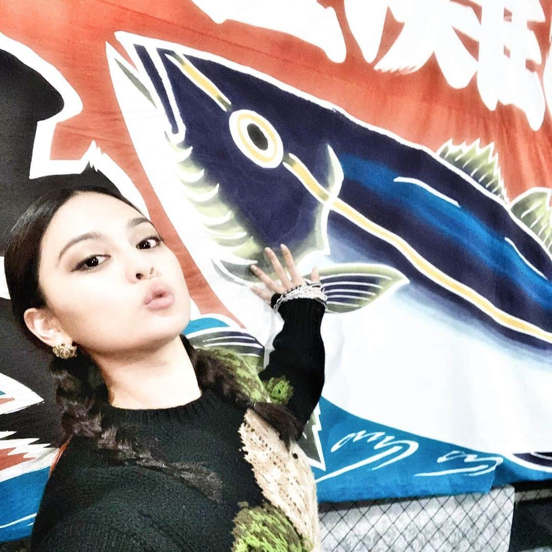 遊海 Yuumiのインスタグラム：「Hey Malaysia 🇲🇾 who love Japan ?! Have you guys watch the Toyama prefecture show ? You can watch them from my igtv too ! Please fill in the form about how you feel about Japan and you will have a chance to win BURI [yellow tail] fish fresh from Toyama prefecture! Link on my bio 🐟 it’s until 19th February so don’t miss it ❤️🙏 #toyama #Toyamaprefecture #japan #visitjapan #tv8 #tv8malaysia #fishing #富山　#富山県　#きとキュン #富山旅行 #鰤　#漁業　#日本　#観光　#visittoyama #toyamacity #yellowtail #mediaprima  #cooljapan」