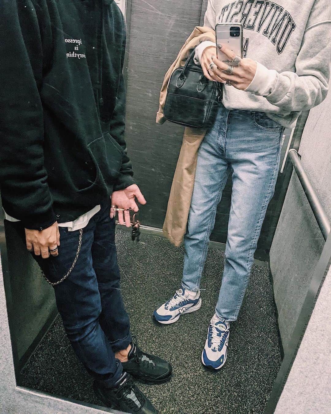 maai0528のインスタグラム：「〻👨🏻‍🦱👩🏼🍿🍯 Denim couple‥💙 この感じ好き♡ いつも着替えたあとに あっ‼︎また格好似てるねってなるw ． ． 今日は、 お外雪だよ〜 ハッピーな1日にしよ♡ ． ． #fashion  #MOUSSY #nike  #teampixel #baroque_pixel #pixelで撮影」