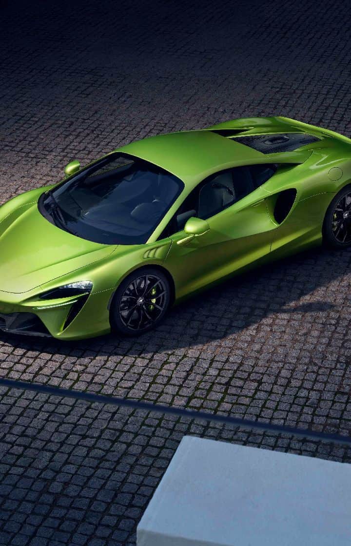 McLaren Automotiveのインスタグラム：「It's time. The McLaren Artura is finally here.​  Broadcast from the McLaren Technology Centre, you’ll get to see the full force of McLaren. ​  Learn everything there is to know about the all-new McLaren Artura.​  Click the link in our stories to watch the full reveal.​ ​ #McLarenArtura https://cars.mclaren.com/en/artura/event」