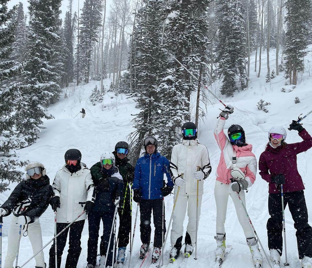 コナー・ドワイヤーのインスタグラム：「Ski crew🎿 ❄️ @avantstay」
