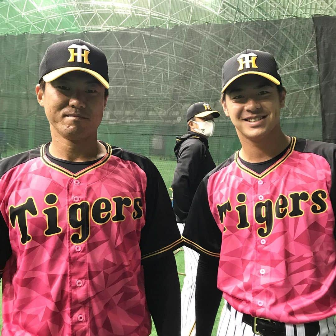 阪神タイガースさんのインスタグラム写真 - (阪神タイガースInstagram)「今日の1DAYキャプテンは陽川選手&鈴木選手‼️ #陽川尚将 選手 #鈴木翔太 選手 #1daycaptain  #安定の #岩貞祐太 選手  #春季キャンプ #阪神タイガース #挑超頂」2月17日 9時59分 - hanshintigers_official