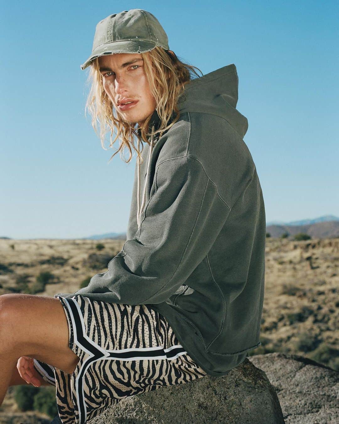 ジョン エリオットのインスタグラム：「Game Shorts in Marty. 🦓」