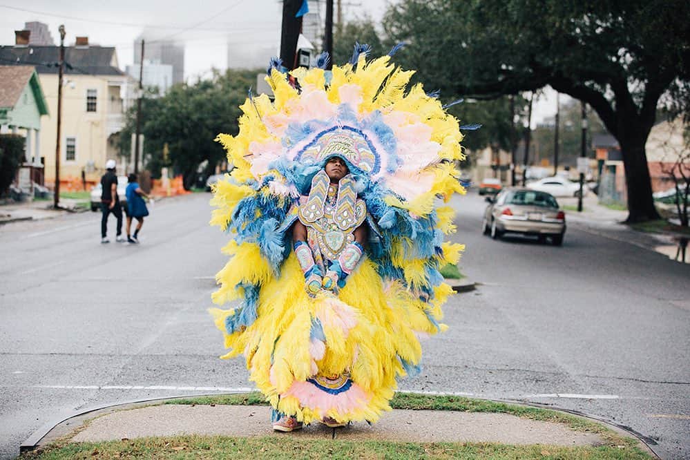 のインスタグラム：「Photo by @akasharabut / Happy Mardi Gras!! Terrance Williams Jr. is a 17 year old Big Chief of the Black Hawk Hunters. His suit is hand sewn and beaded by him. His mother picked the colors and all 3 of her sons (all Mardi Gras Indians) dedicated their suits to their mom.  "Mardi Gras Indians is a New Orleans tradition that is an African culture expressed in the city by African American women, men and children. It's a tradition that allows us to express our own afro centric being." Big Chief Tyrone Caspy of Mohawk Hunters and board member of the Mardi Gras Indian Council On a typical Fat Tuesday morning the Mardi Gras Indians will dance and sing in the streets in their handmade suits. Traditionally a new suit is made every year out of beads and feathers. There are no words that can describe the feeling of seeing the Mardi Gras Indians on the streets. Their tradition and culture are what keeps the spirit of New Orleans alive.」