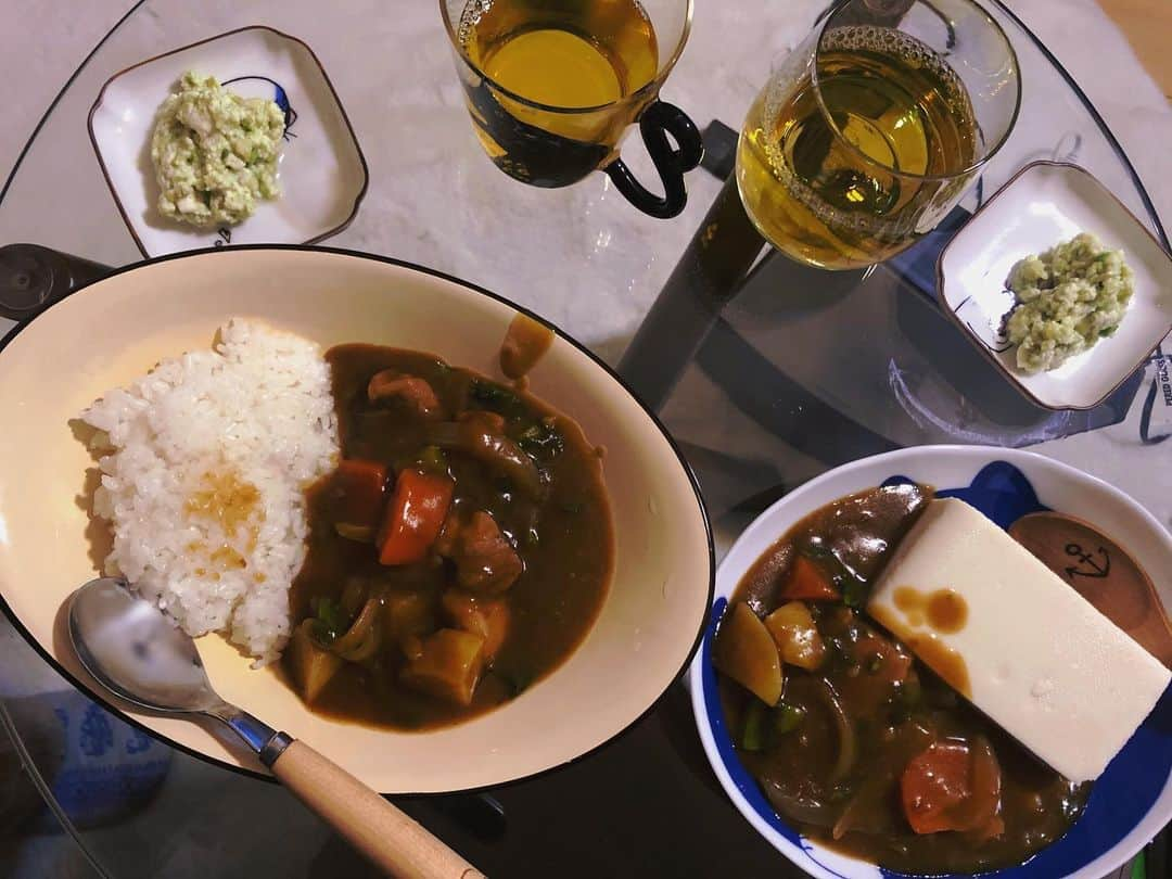 大塚紗英さんのインスタグラム写真 - (大塚紗英Instagram)「我らのソウルフード🍛🥄 @asako_rakuda  とある日の。 杏沙子ちゃんの手際の良さと 互いの生活に染みた「ひと手間」が混じり合って いつもよりめっちゃ美味しいカレーになりましたのお話📓📕📚 カレーってその人の味になるよね。 あと豆腐で食べるの偉すぎ( ˃̣̣̥ω˂̣̣̥ )」2月17日 1時26分 - o_t_s_u_k_a_s_a_e