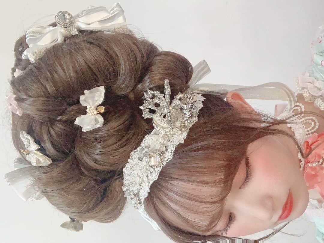 菅野結以さんのインスタグラム写真 - (菅野結以Instagram)「BABY, THE STARS SHINE BRIGHT﻿ BRAND-NEW COLLECTION 2021 S/S﻿ ﻿ Special Movie に出演しています🌷﻿ ﻿ #ゆらゆい コンビの﻿ 息のあったウォーキングをご覧くださいませ﻿ ♡ ﻿ ブランコのったりお立ち台のったり花吹雪舞ったり ファッションショー仕立ての映像で﻿ ﻿ 本編は20分超え！YouTubeでみてね﻿ ハイライトのMVにリンクのせてます﻿ ﻿ なみっきーメイク今回もとばしてる🍡﻿  #babythestarsshinebright #lolita #movie﻿ #fashionshow #runway #offshot #2021ss﻿」2月17日 1時27分 - yui_kanno