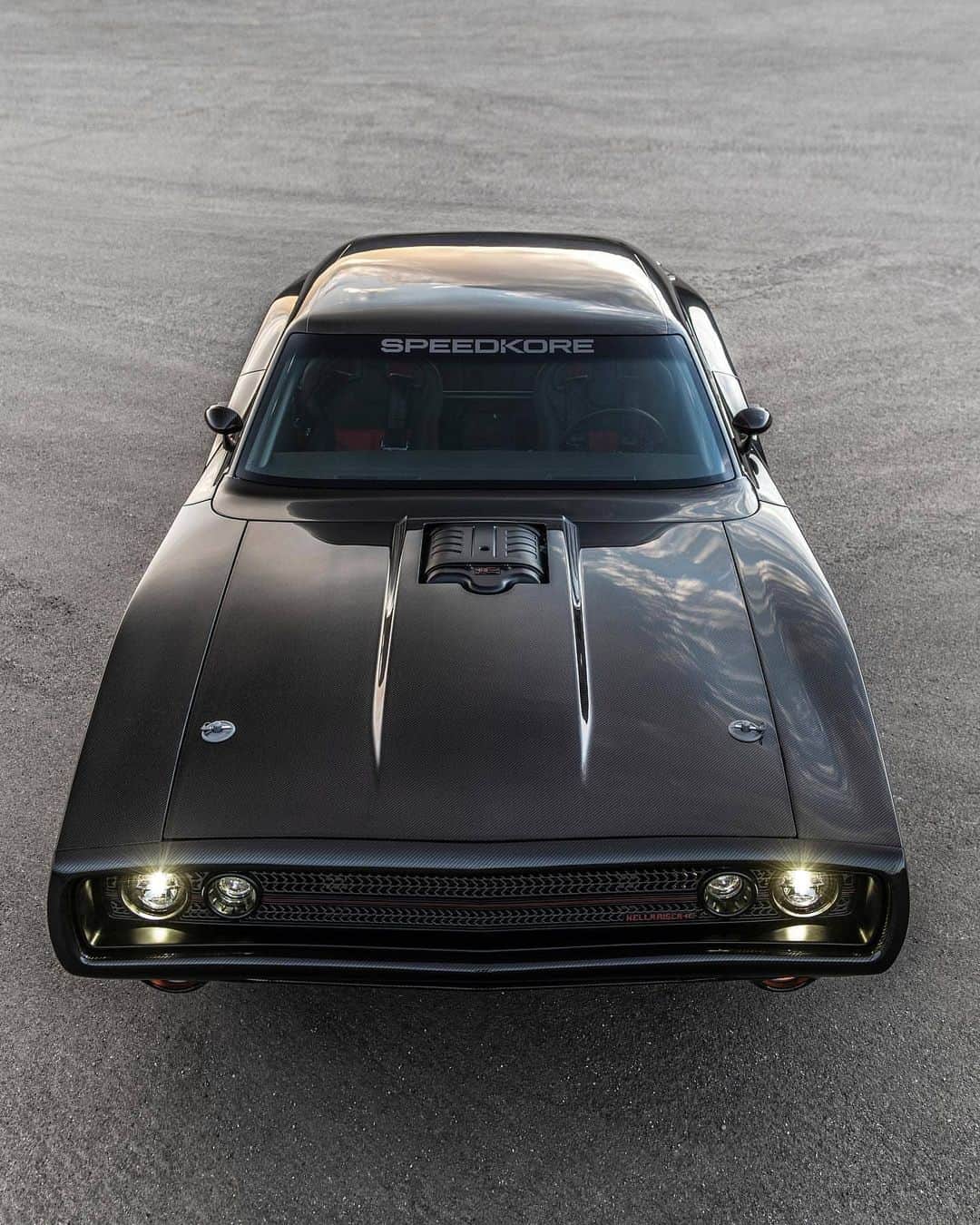 Kik:SoLeimanRTさんのインスタグラム写真 - (Kik:SoLeimanRTInstagram)「@hotrodmagazine  @speedkore01’s Hellraiser is a Hellephant-powered, carbon fiber bodied homage to the 1970 Dodge Charger. 🔥」2月17日 1時32分 - carinstagram