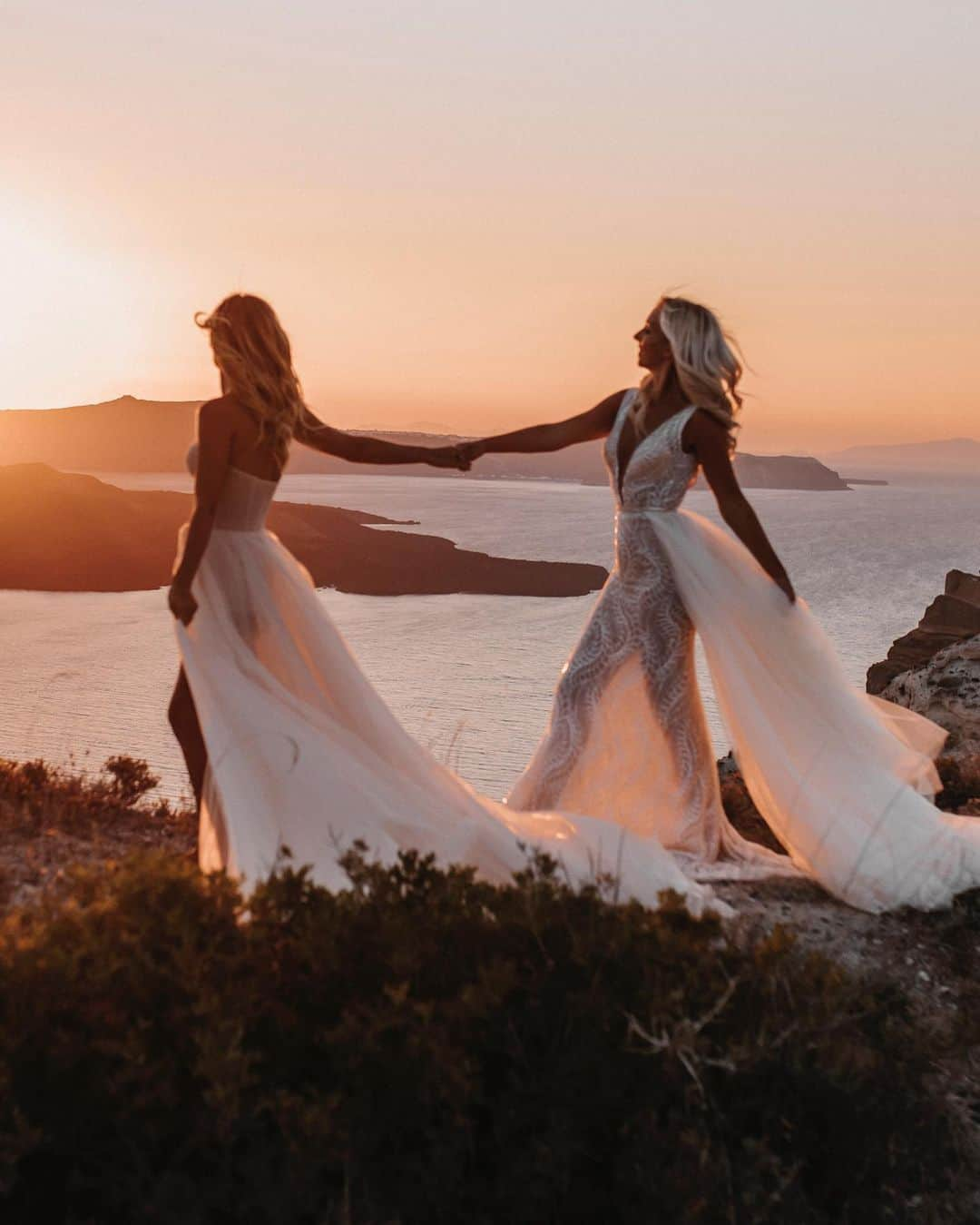 Galia Lahavさんのインスタグラム写真 - (Galia LahavInstagram)「NEVER TOO MANY SMILES IN A GL GOWN // Our #G_507 & #G_501 are a perfect pair 🤩 @tali__photography #GaliaLahav #GLGala」2月17日 1時34分 - galialahav