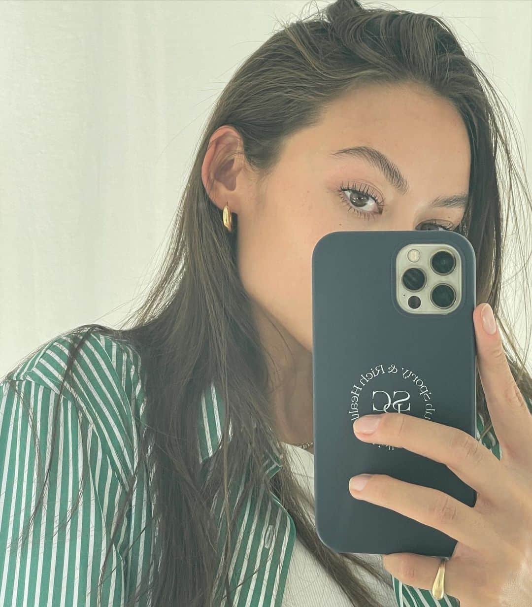 emilyのインスタグラム：「Loving my lashes lately thanks to @lashfood, the only lash/brow growth serum that doesn't irritate my eyes! 100% clean, non-toxic ingredients is a must for me. Now available at Clean @sephora #lashfood #lashfoodpartner #cleanatsephora」