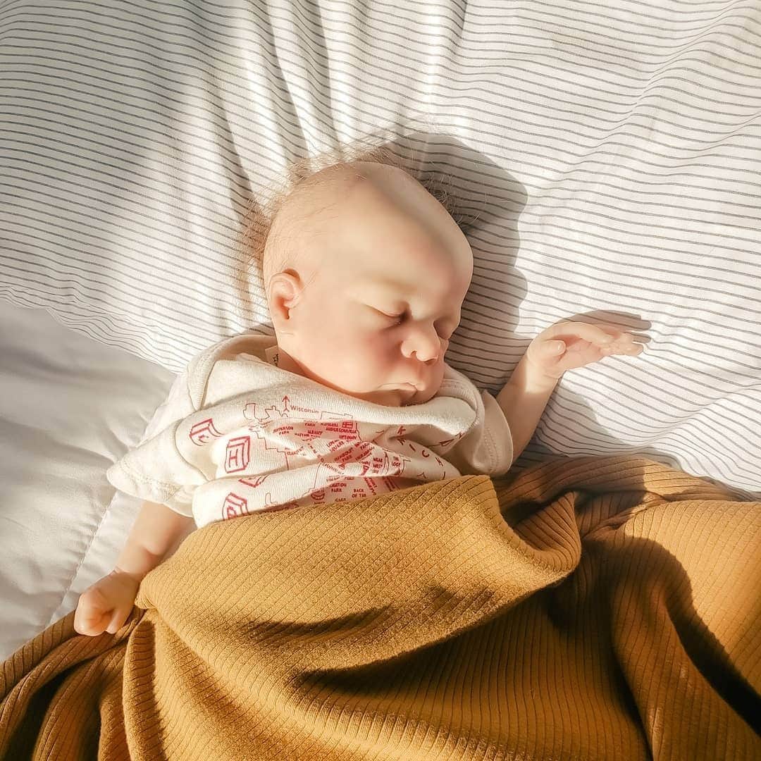 のインスタグラム：「Baby Snuggles 🤗 😍⁠ 📷 @graciouscuddles」