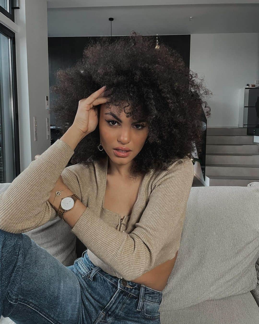 PAUL HEWITTさんのインスタグラム写真 - (PAUL HEWITTInstagram)「Style inspiration for our all-time favourite Praia watch and Windrose bracelet.✨ @julianna wears it with a classic denim and a cropped knit sweater. We are totally hyped on this look - what about you?💯 #getAnchored #paulhewitt」2月17日 2時00分 - paul_hewitt