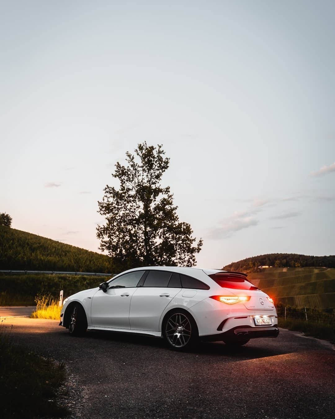 Mercedes AMGのインスタグラム：「[Kraftstoffverbrauch kombiniert: 8,4–8,3  l/100 km  CO₂-Emissionen kombiniert: 192–189 g/km  amg4.me/efficiency-statement  Mercedes-AMG CLA 45 S 4MATIC+ Shooting Brake]  Shining bright.   📷 @lew.de  #DrivingPerformance #MercedesAMG #CLA45」