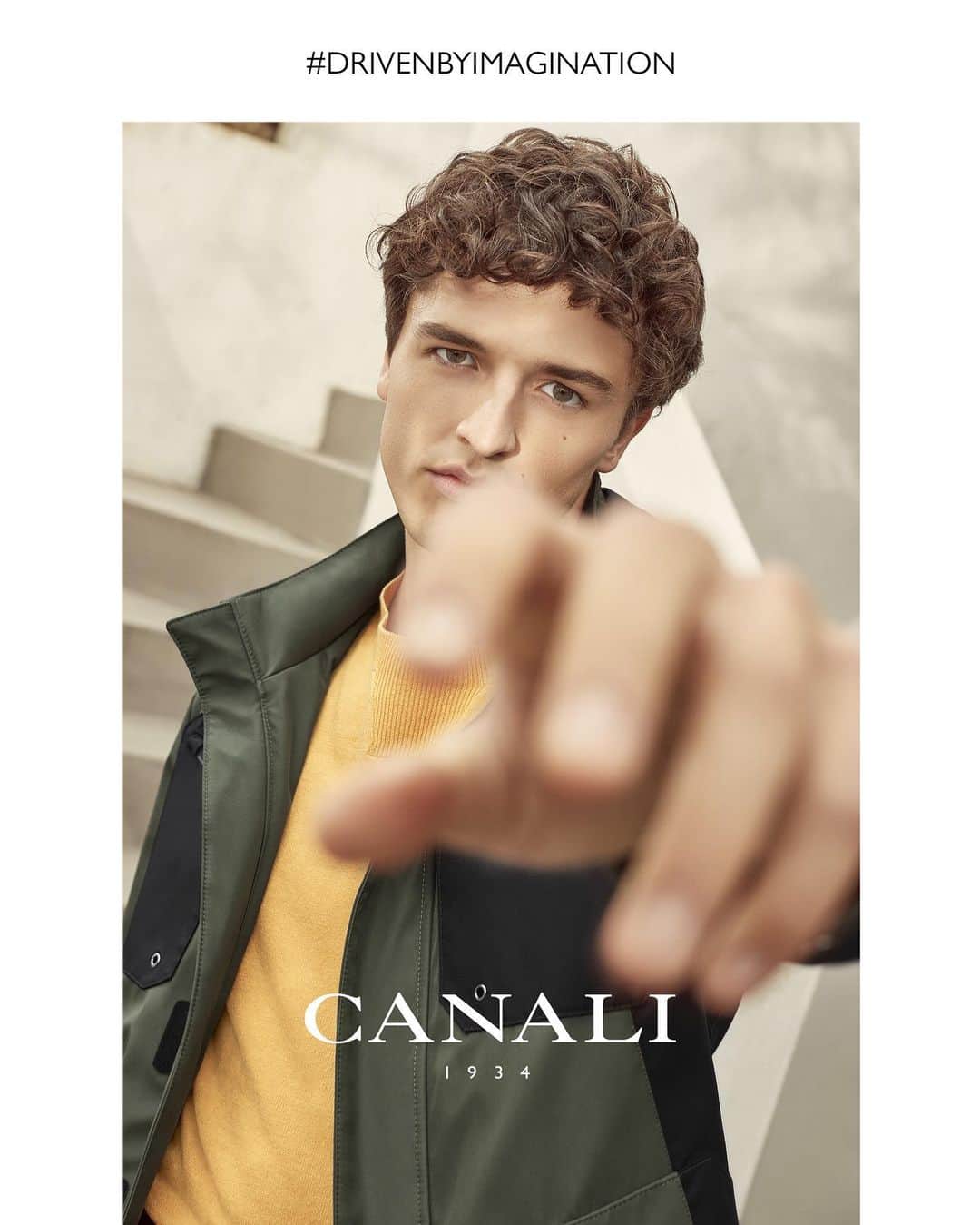 カナーリのインスタグラム：「Immerse yourself into the technical yet practical touch of the garments from the #CanaliSS21 collection. Discover the new arrivals at the link in bio.  Model: @albertoperazzolo  Photographer: @alessandro_burzigotti   #DrivenByImagination #CanaliSS21 #Canali1934 #MadeInItaly」