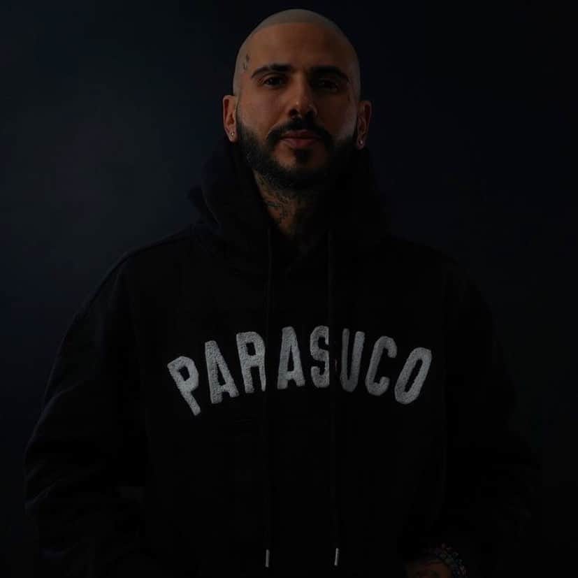 パラスコさんのインスタグラム写真 - (パラスコInstagram)「Singer & songwriter @mrdannyfernandes wearing the Parasuco logo hoodie #parasucojeans #denimlegend」2月17日 2時07分 - parasucojeans