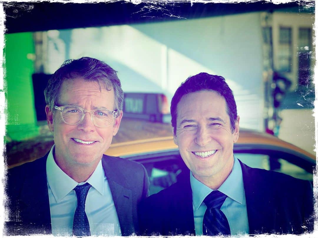 ロブ・モローのインスタグラム：「In LA for a NY minute to work w/the ever charming & talented #GregKinnear on his new pilot #ShiningVale produced by the great @CarrieMorrow @CourteneyCoxofficial @jeffastrof @STARZ」