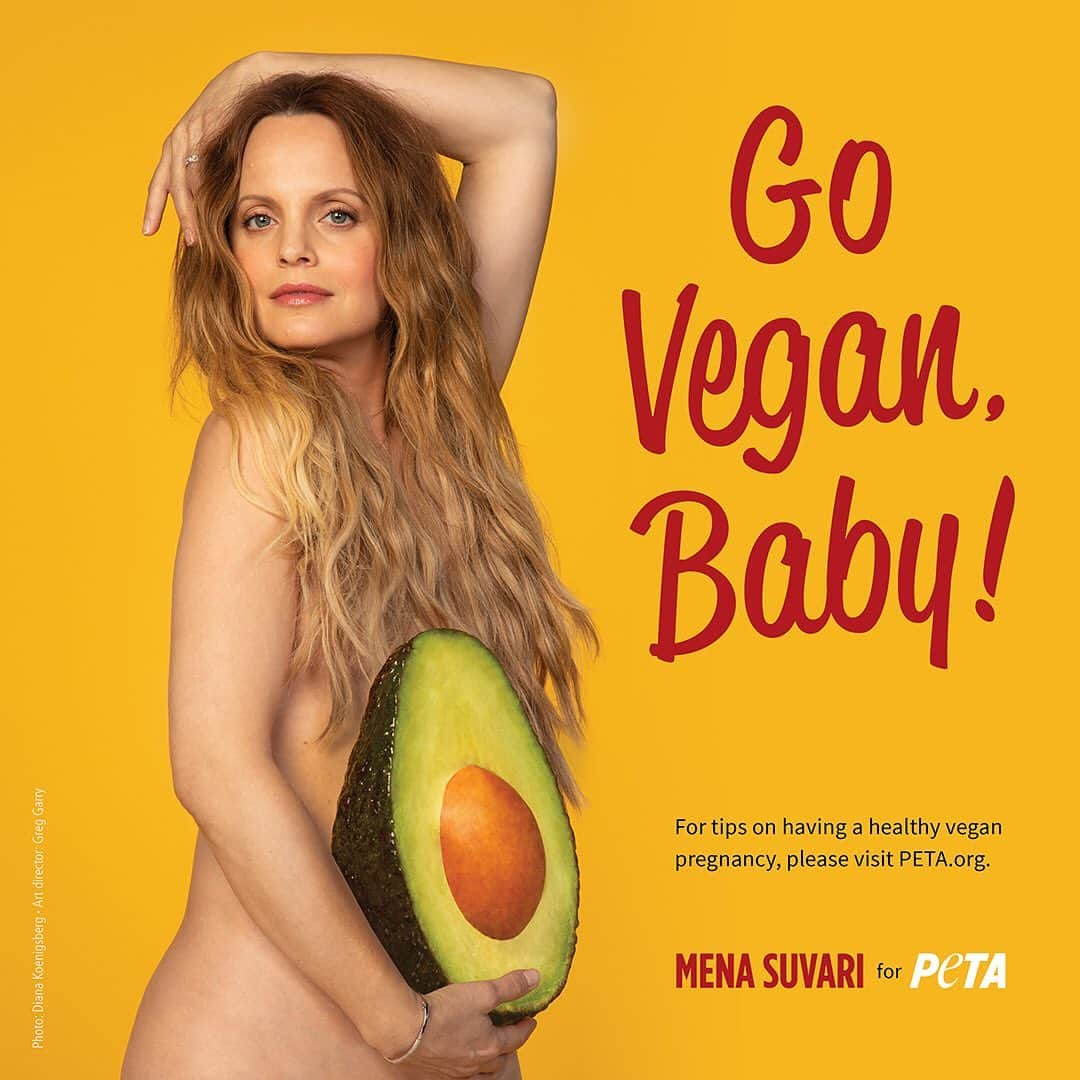 ミーナ・スヴァーリのインスタグラム：「I’m so proud to have aligned with @peta to help share this beautiful and positive message with you all✨ Visit the link in story to learn more!  #GoVeganBaby #VeganPregnancy #BabyBump」