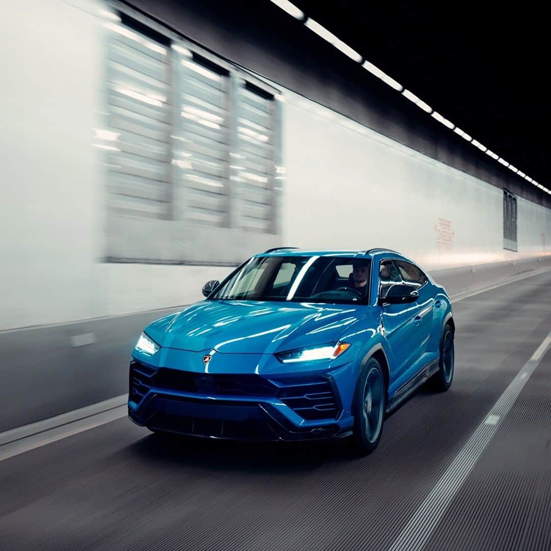 ランボルギーニのインスタグラム：「Attitude is what lets Urus unlock any road and be always recognizable, even when it’s running. But can you guess its color? Is it Blu Cepheus or Blu Eleos? Captured by @robstrok . #Lamborghini #Urus #UnlockAnyRoad #GuessTheColor __ Urus: Fuel consumption combined 12.7 l/100km; CO2-emissions combined 325 g/km (WLTP)」