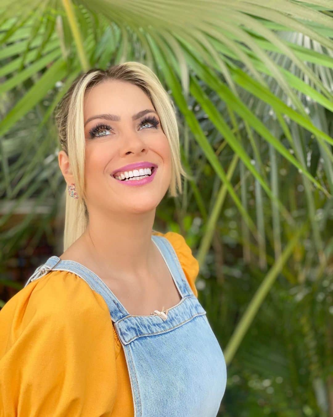レナータ・ファンのインスタグラム：「Boa tarde! ☀️ Fotos @josiealves」