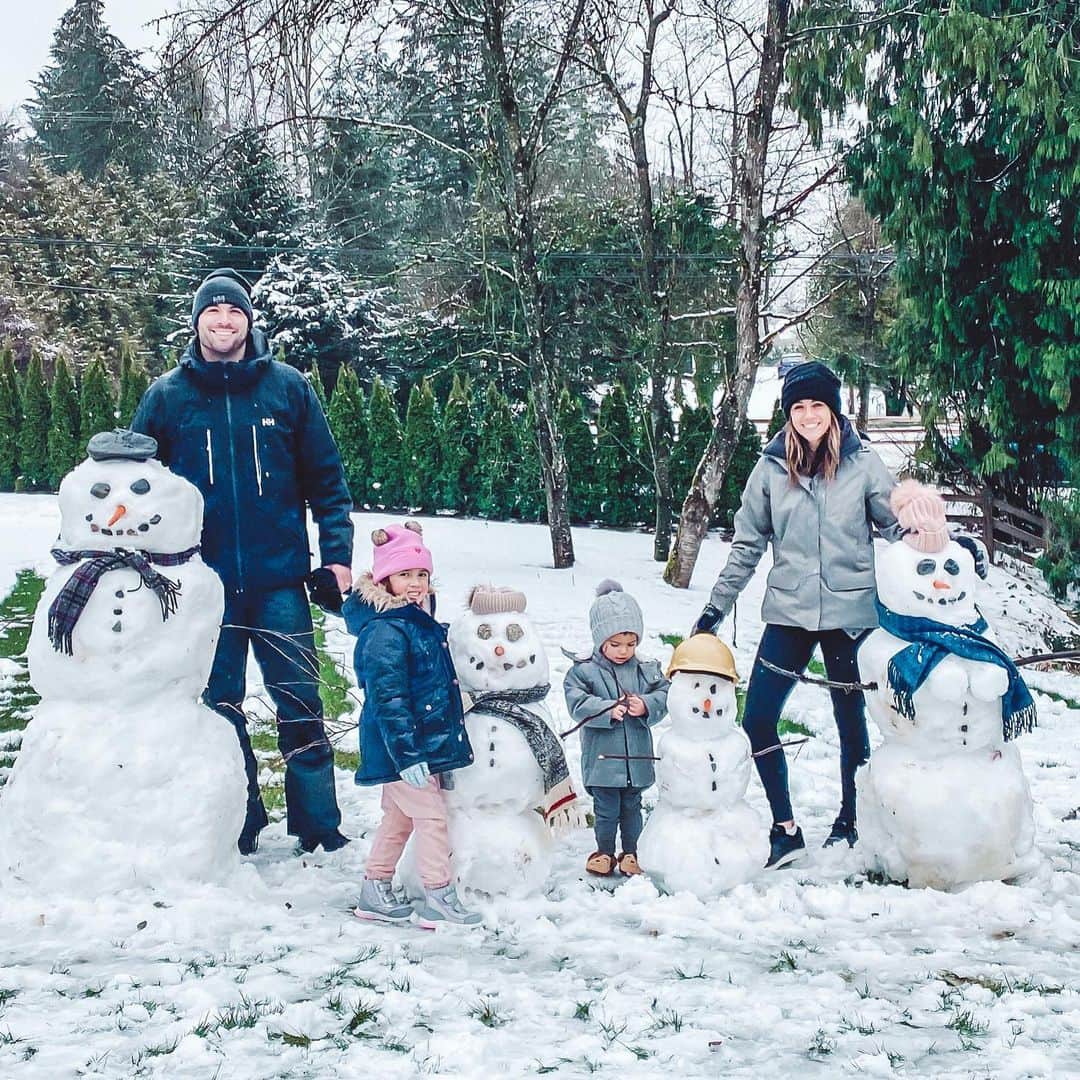 ジャナ・クレイマーのインスタグラム：「Snowman family 😂」