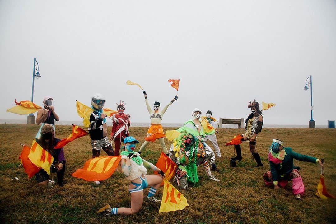のインスタグラム：「Photo by @akasharabut / Happy Mardi Gras! Things are pretty different this year. We’re not having our traditional Mardi Gras celebrations because of the pandemic. The Flaming Flagettes are keeping the spirit a live through making Mars Gras videos. The Flaming Flagettes are a drag flag team that have been performing every Mardi Gras since 2016. The group mother's are Jacob Reptile and Chris Staudinger.  Jacob explains "After my house fire in 2016 I moved in With Chris Staudinger (our other krewe motha)  and told him About an idea of creating an all drag flag group, so we gathered up a bunch of queeridos and after the first meeting we decided we were truly the Flaming Flagettes, an all drag flag team and we performed for the first time at the Southern Decadence parade 2016, with about a dozen people.  Every parade worthy holiday we have performed since! Except Halloween. I used to march in the 9th Ward Marching Band as a ribbon dancer. We used to march the Endymion Saturday through the neighborhood. We (9th ward Marching Band) don’t march anymore really so the flagettes filled the hole that it created in the neighborhood.  Every Mardi Gras we usually perform at a Carnival Ball and the Saturday before Tuesday we choregraph a few songs and dance down the streets welcoming other krewes like Krewe De Nim and Spirit Sticks to join us. And the whole neighborhood comes out to dance with us and basically bar crawl the gay bars throught the Marigny and French Quarter. But as of Covid-19, we started making music videos instead of doing parades. We dont want to promote gatherings or lead to anyone being unsafe so we release the video the same time we would be marching to help brighten peoples day. We have done three videos and I suppose we will continue at least with Easter and we cant wait to dance again with everyone!” You can check out their IGTV for videos.」