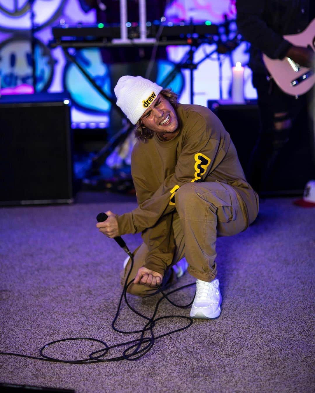 ジャスティン・ビーバーのインスタグラム：「journals live from the @drewhouse  📷: @rorykramer」