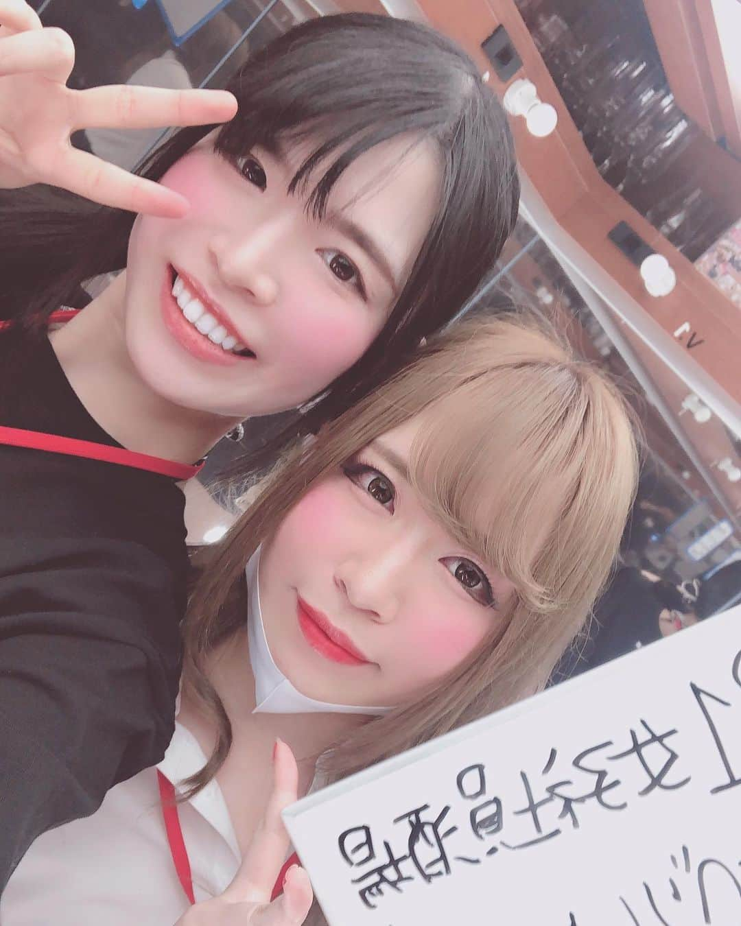 大谷翔子のインスタグラム：「五月凛さん〜！ 次のサイレントバー出勤は19日だよ〜！  #AV女優 #五月凛 #大谷翔子 #長身女子 #高身長女子 #長身美脚 #脚フェチ #美脚 #足フェチ #フォロワー募集中 #sod女子社員酒場 #syainbar #スーツが好き #SODLAND #SOD女子社員 #秋葉原 #新中野 #新宿 #歌舞伎町 #サイレントバー #水着」