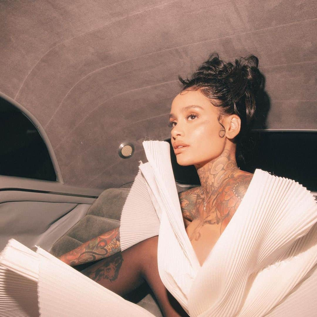 ケラーニさんのインスタグラム写真 - (ケラーニInstagram)「🤍🐰🤍 @playboy」2月17日 3時14分 - kehlani