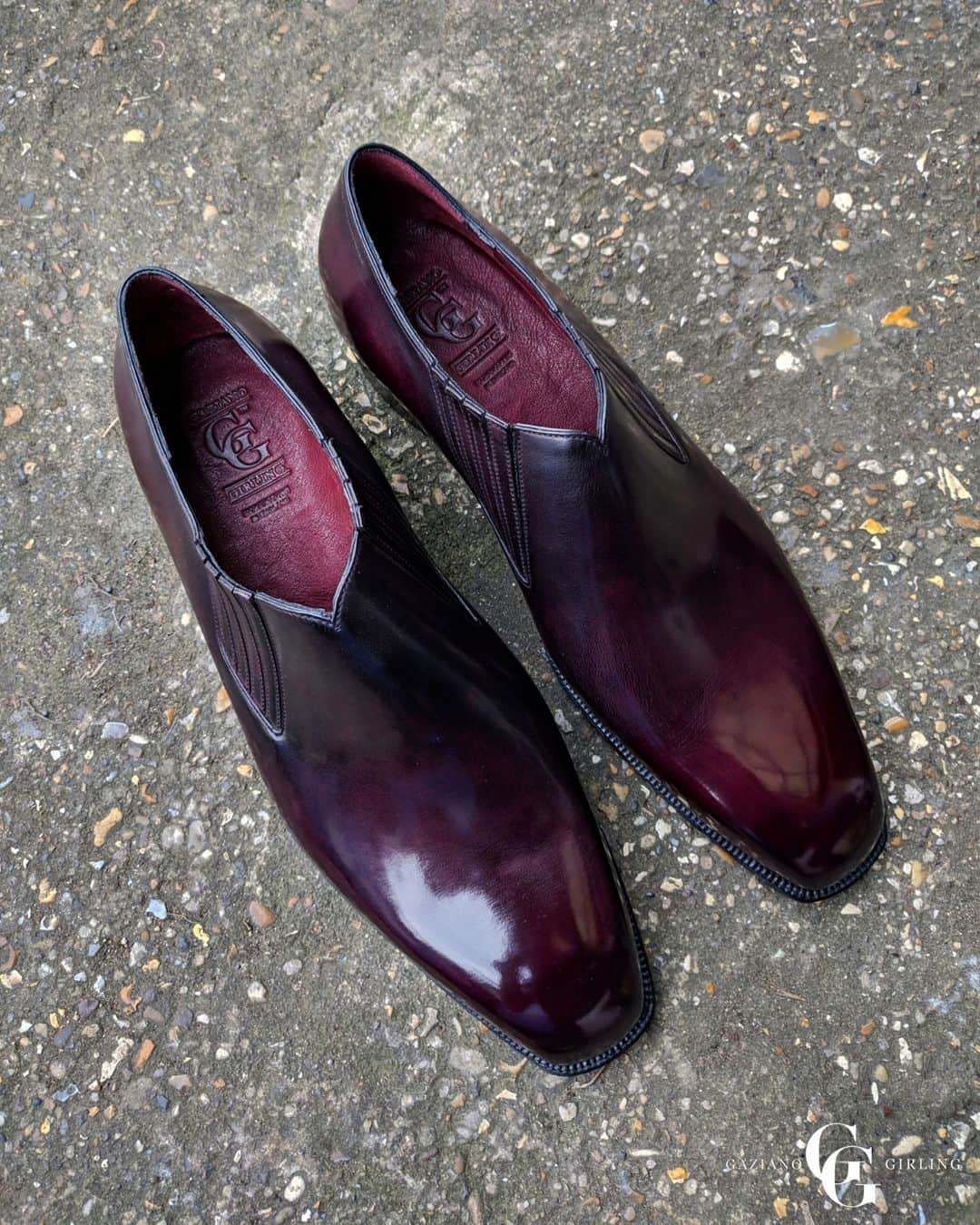 ガジアーノ&ガーリングのインスタグラム：「A Bespoke Flynn In Margaux Patina with a Chianti Lining.」