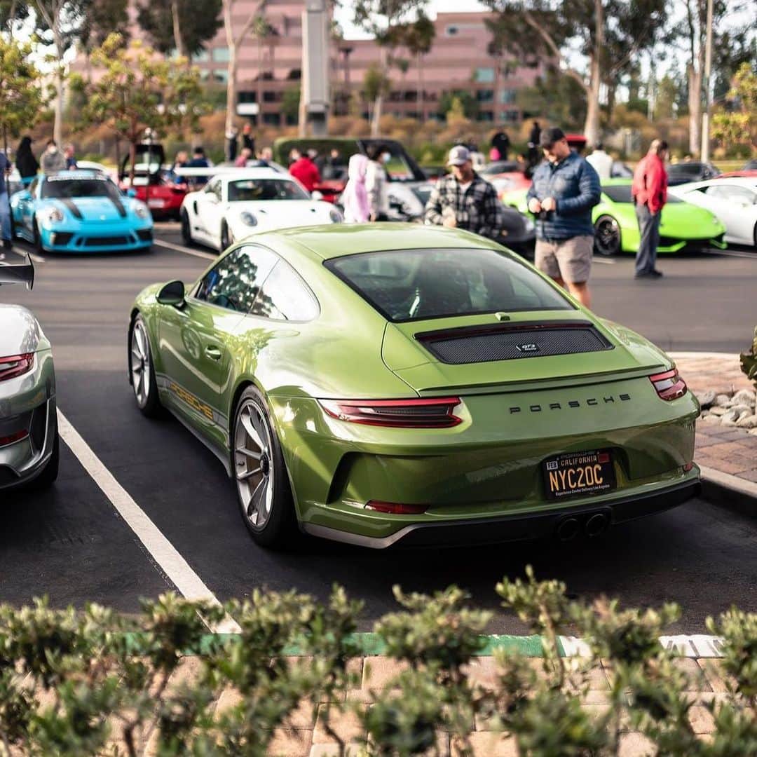 CarsWithoutLimitsさんのインスタグラム写真 - (CarsWithoutLimitsInstagram)「PTS Olive Green GT3 Touring 🍸  Photos @jwkexotics   #carswithoutlimits #porsche #gt3」2月17日 3時17分 - carswithoutlimits