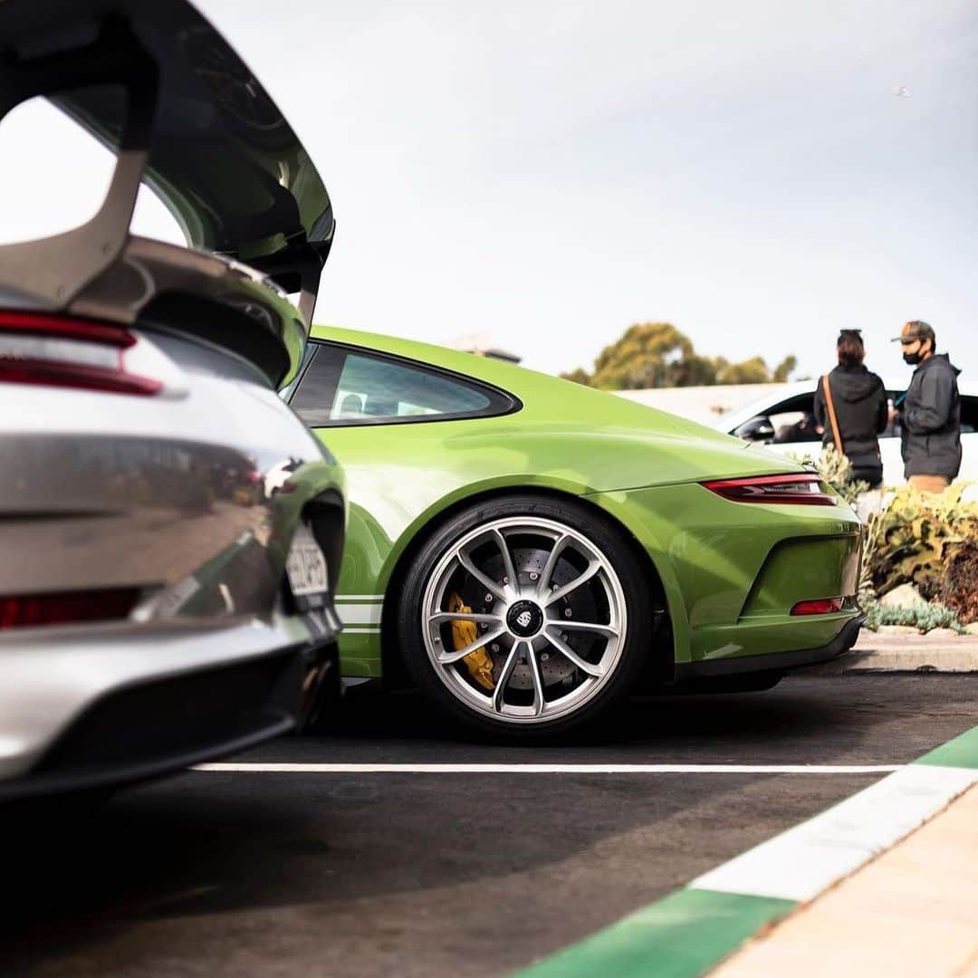 CarsWithoutLimitsさんのインスタグラム写真 - (CarsWithoutLimitsInstagram)「PTS Olive Green GT3 Touring 🍸  Photos @jwkexotics   #carswithoutlimits #porsche #gt3」2月17日 3時17分 - carswithoutlimits