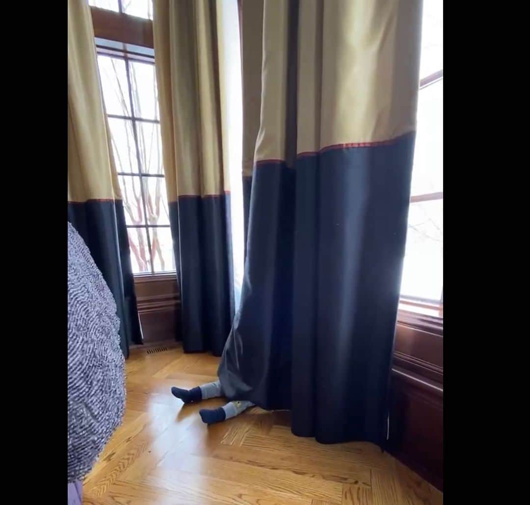 ジョニー・ガレッキのインスタグラム：「My son is like a ninja at Hide & Seek.」