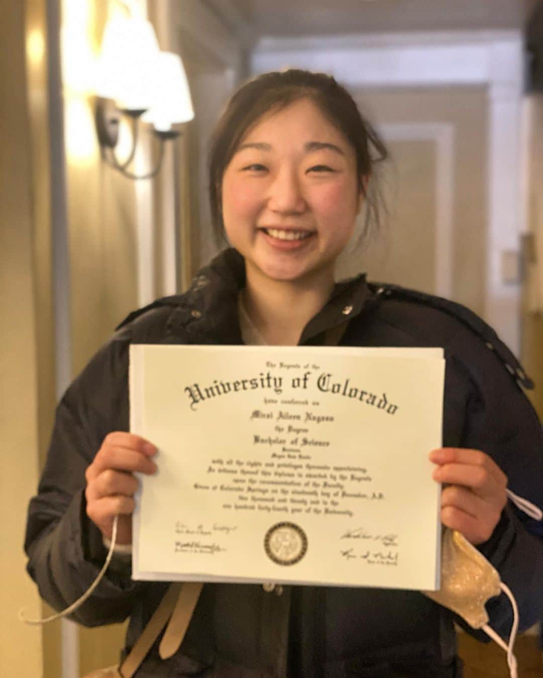 長洲未来のインスタグラム：「What graduating in 2020 is like....🎓」