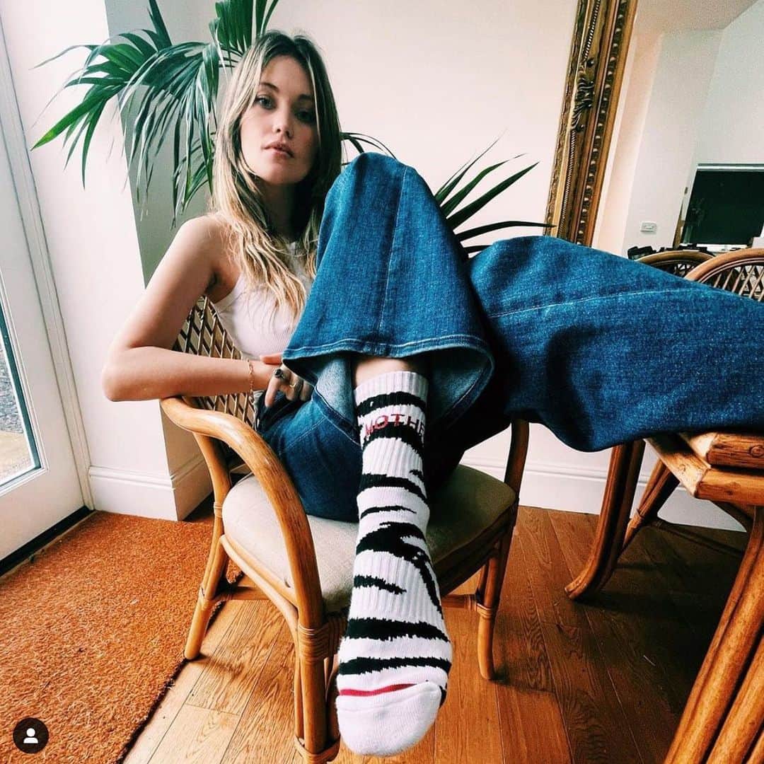 motherdenimのインスタグラム：「Take A Walk On The Wild Side 🦓... The Baby Steps in MF Zebra on @kararosemarshall」