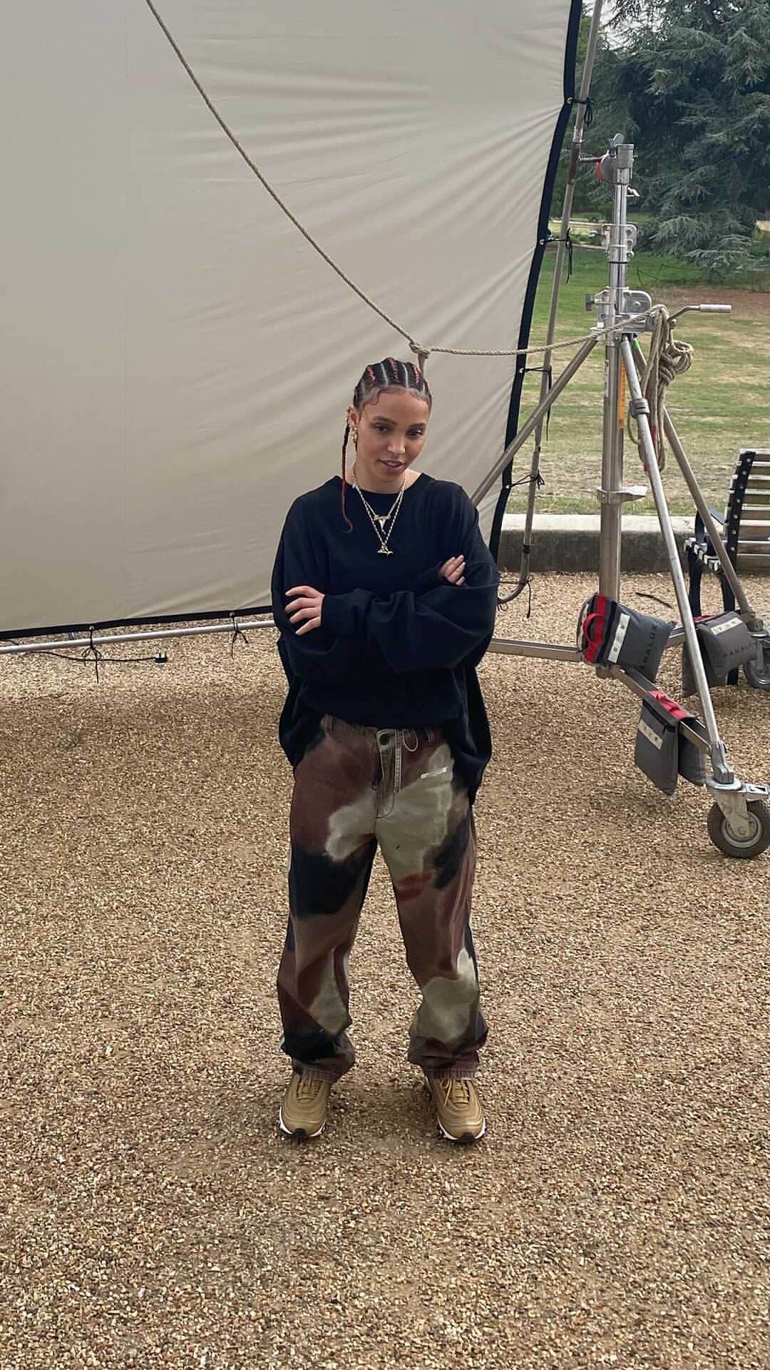 FKAツイッグスのインスタグラム：「here’s a lil nugget of don’t judge me bts, find more on my @youtube <3 https://bit.ly/3qxNiK8 @headieone @fredagainagainagainagainagain @emmanueladjei_ x」
