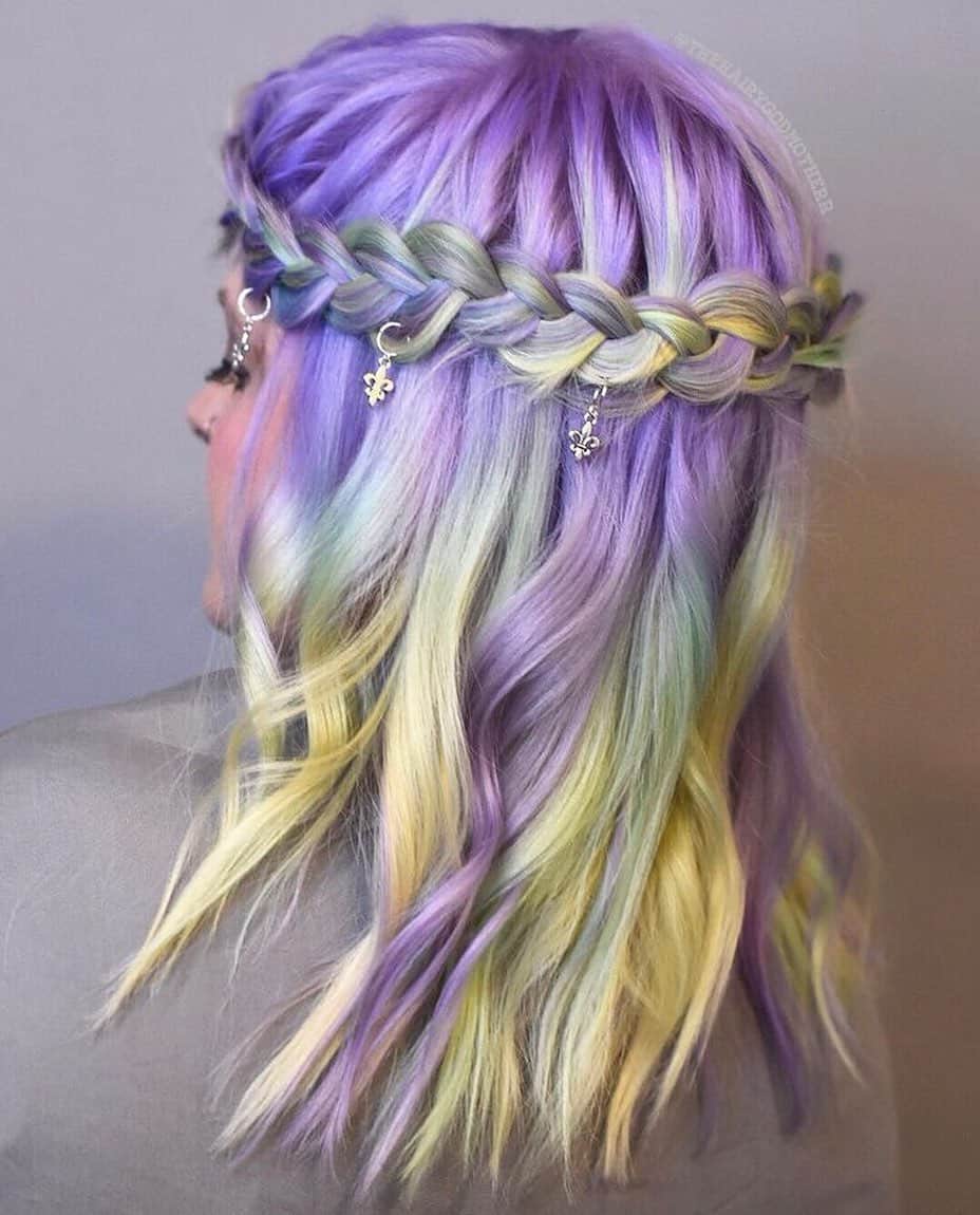 CosmoProf Beautyさんのインスタグラム写真 - (CosmoProf BeautyInstagram)「Purple, yellow and green = the ultimate #mardigras queen! 💜💛💚⁣ ⁣ Happy Mardi Gras! To celebrate, here's how ⁣ @thehairygodmotherr created this look.⁣ 1️⃣ "I pre lightened my models hair to a level 10 and used Olaplex No.1 in my lightener. ⁣ 2️⃣ I completely dried and applied Pravana ChromaSilk Vivids Violet mixed with Pink, Yellow and Green. All diluted with Olaplex No. 2.⁣ 3️⃣ I did two inch wide pie shaped sections converging at the apex of the crown.⁣ *️⃣ Pro tip: if you dilute with Olaplex No. 2 while your client is processing, it’s like they’re getting an extra long Olaplex treatment."⁣  Parts of the US are experiencing severe winter weather conditions. Due to this, your local Cosmo Prof may be closed for the safety of our employees and customers. Stay safe and please call your local store first. Online shopping is still available 24/7. ⁣ Find the Pravana colors you need to create the perfect Mardi Gras look at Cosmo Prof! Need extra time to celebrate Mardi Gras? Same Day Delivery is available. SHOP via link in bio.⁣ ⁣ #repost #pravana #pravanavivids #pravanacolor #cosmoprofbeauty ⁣ #licensedtocreate #vivids #vividhair #vividhaircolor #vibranthair #pastelhair #purplehair #purplehairdontcare ⁣ #yellowhair #greenhair ⁣ #greenhairdontcare #fattuesday #colorfulhair #creativecolor #creativehair #haircolorideas #trendyhair #hairtrend」2月17日 3時50分 - cosmoprofbeauty