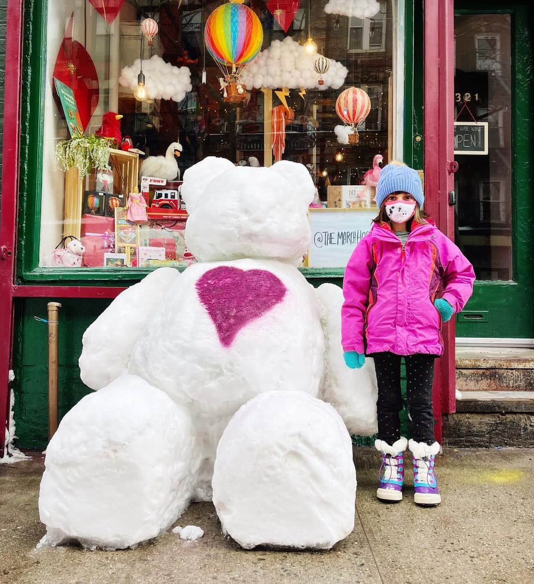 Ilana Wilesのインスタグラム：「Possibly the only creature who comes anywhere close to a heart as big as Harlow’s. When I took her to @themarchharenyc to see the Snow Bear, I said she could have some money to buy something and she chose to use it to buy a Valentine’s Day gift for Mazzy.❤️ I really hope there’s another big snowfall so we can see what other animals @themarchharenyc can make!」