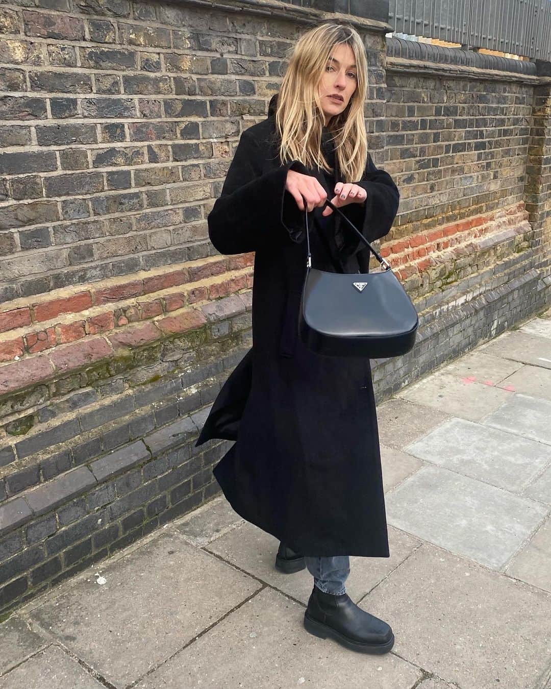 Camille Charriereのインスタグラム：「Love is in the (silent h)air <333」