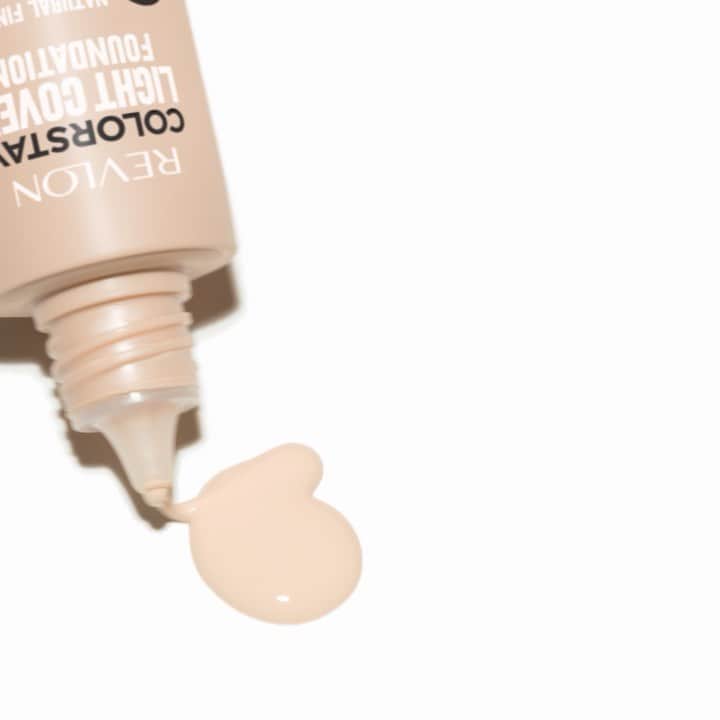 Revlonのインスタグラム：「NEW #ColorStay Light Cover Foundation feels so lightweight, adapts to your skin tone and is practically undetectable, you might forget you're wearing any at all!   Shade shown: Porcelain (130)」
